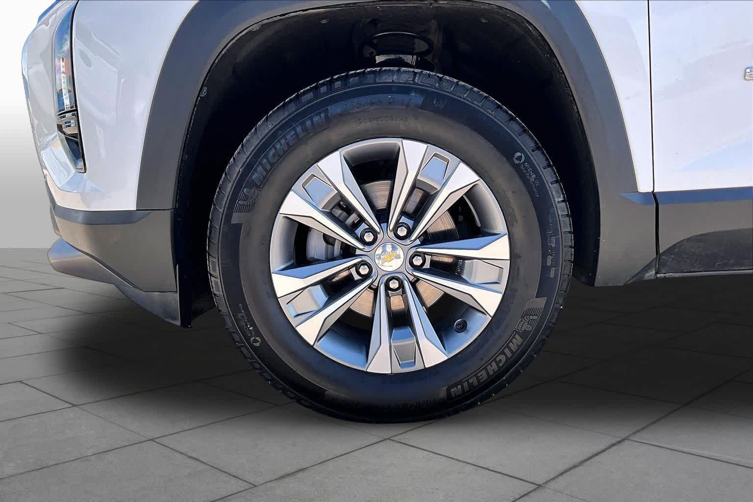 Used 2025 Chevrolet Equinox LT w/ Convenience Package II AWD/4WD image 10