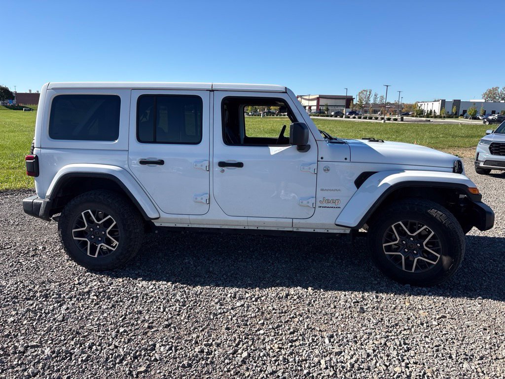 Used 2024 Jeep Wrangler Unlimited Sahara AWD/4WD image 10