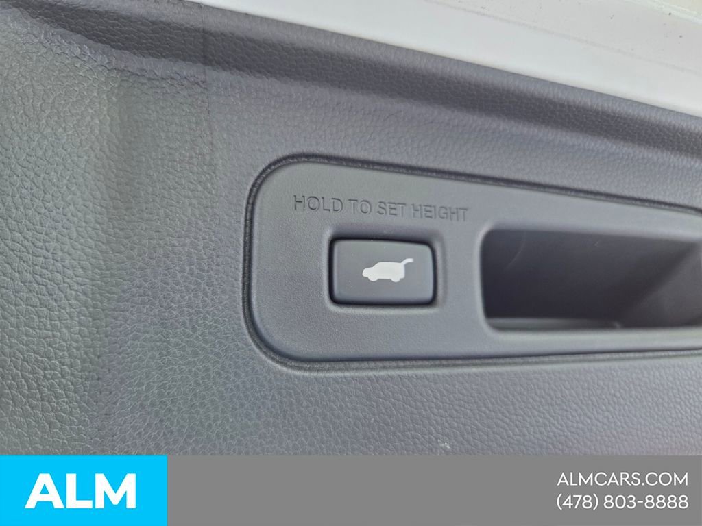 Used 2025 Honda Pilot TrailSport image 14