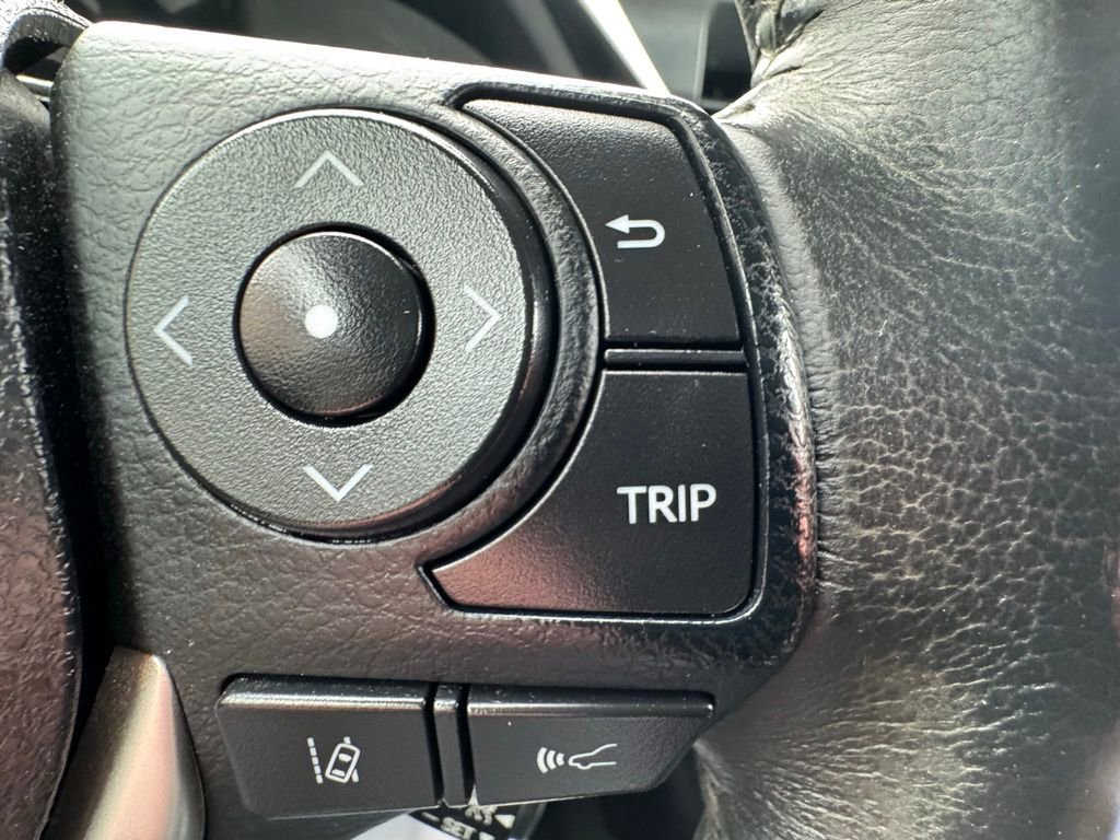 Used 2017 Toyota Corolla SE w/ Carpet Mat Package (TMS) FWD image 19