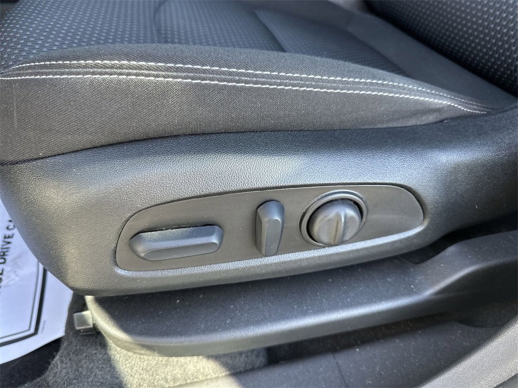 Used 2023 GMC Terrain SLE w/ Driver Convenience Package image 12