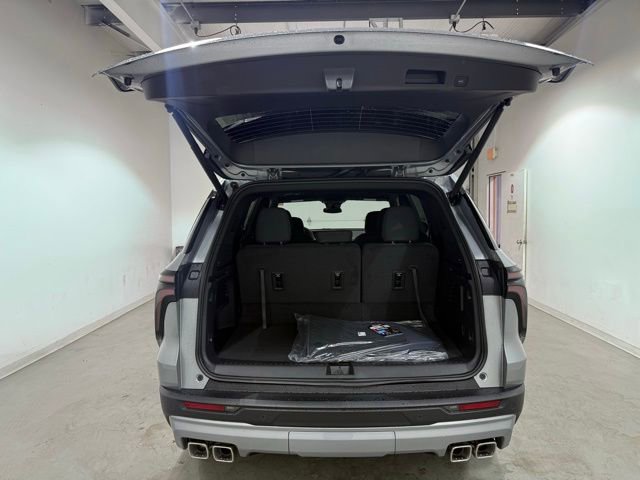 New 2026 Chevrolet Traverse LT image 8