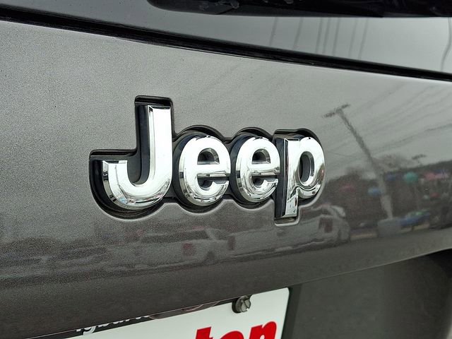 Used 2019 Jeep Cherokee Latitude Plus w/ Comfort/Convenience Group image 30