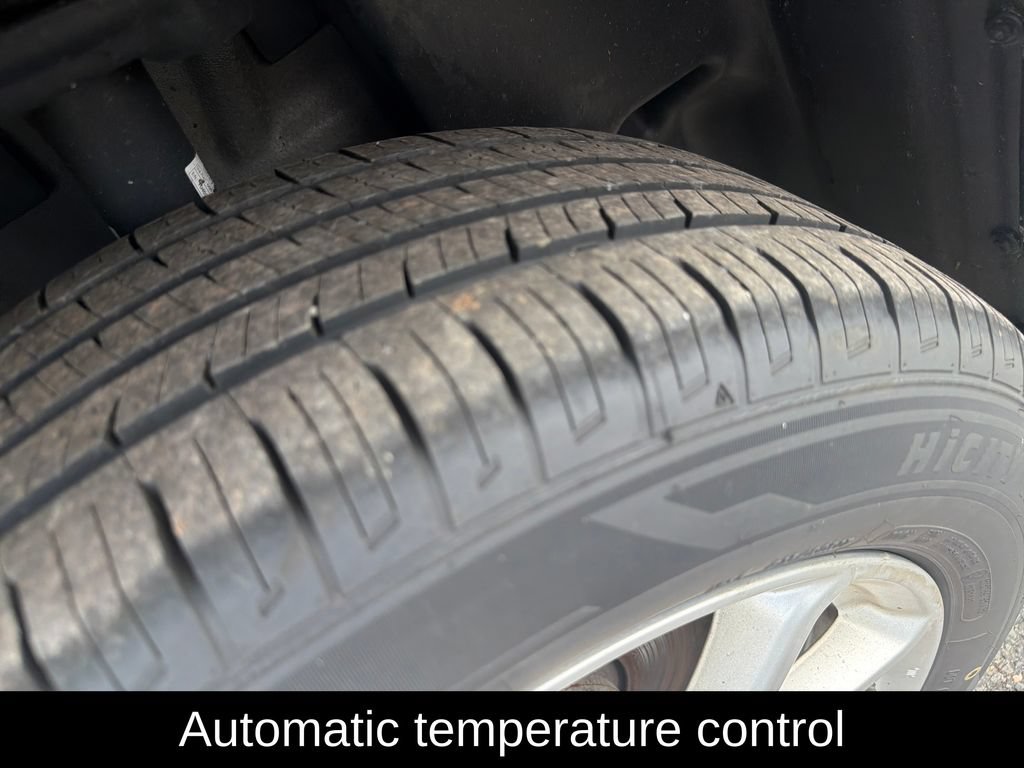 Used 2023 Jeep Renegade Latitude AWD/4WD image 10