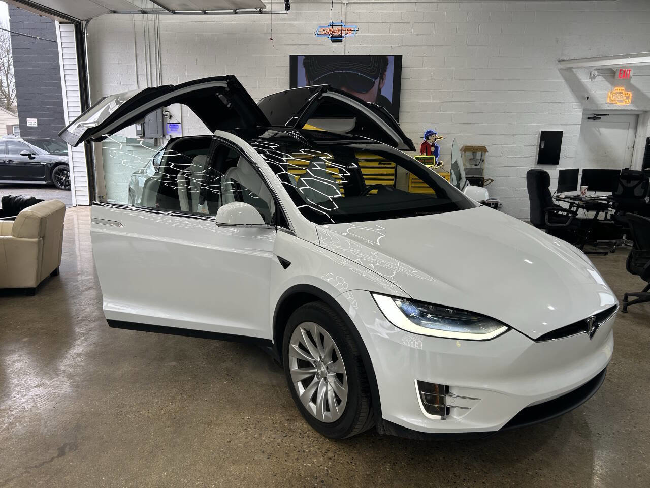 Used 2020 Tesla Model X Long Range image 2