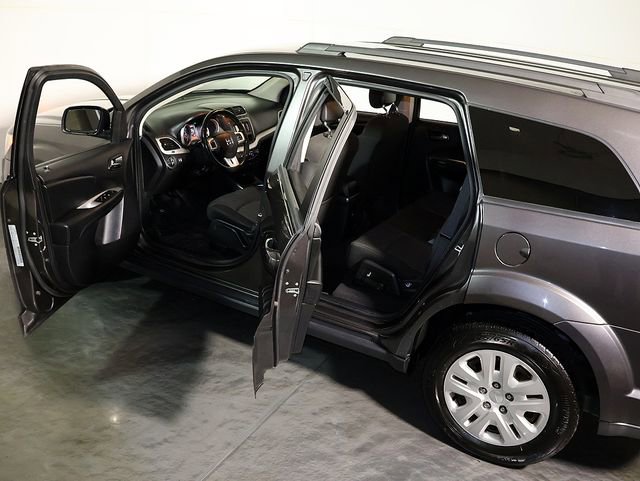 Used 2019 Dodge Journey SE w/ Connectivity Group FWD image 5