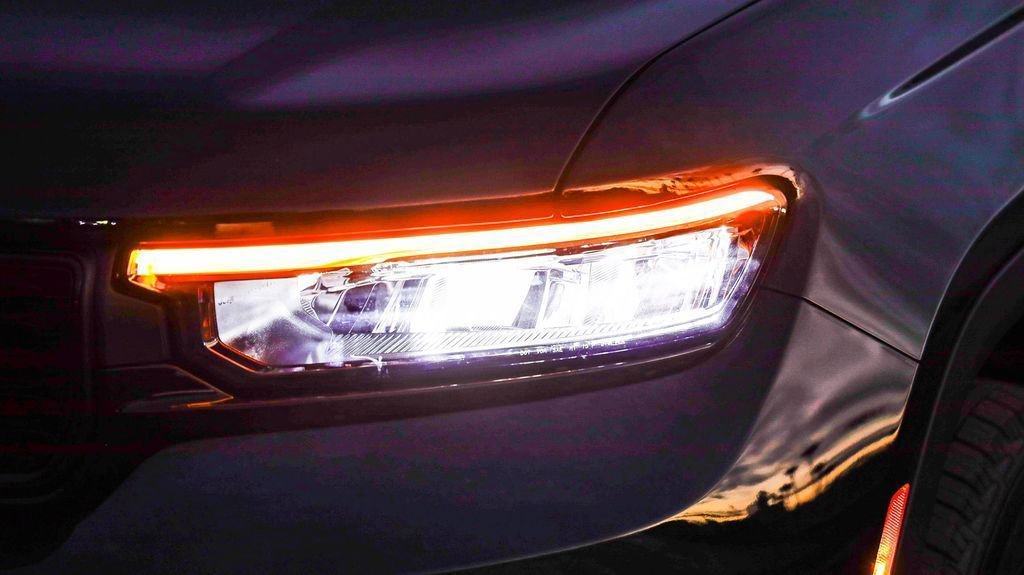 New 2025 Jeep Grand Cherokee L Altitude image 5