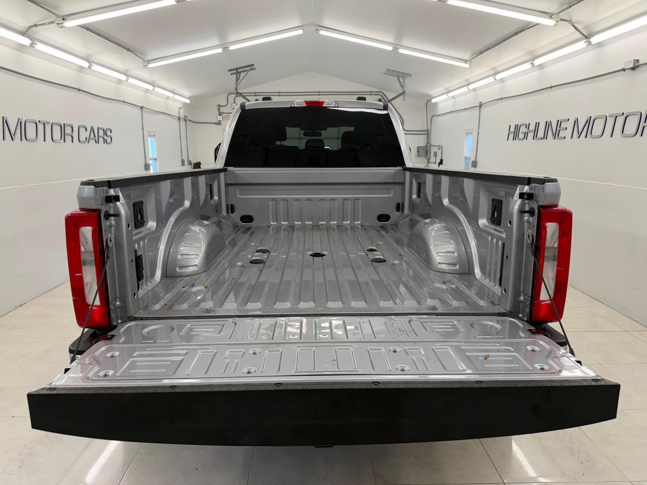 Used 2023 Ford F350 XLT AWD/4WD image 7