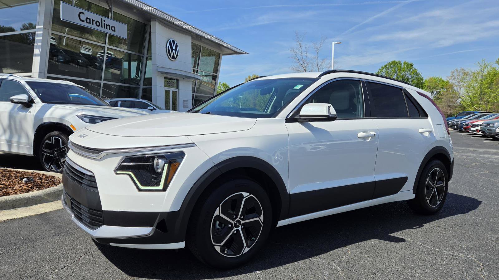 Used 2023 Kia Niro EX image 1