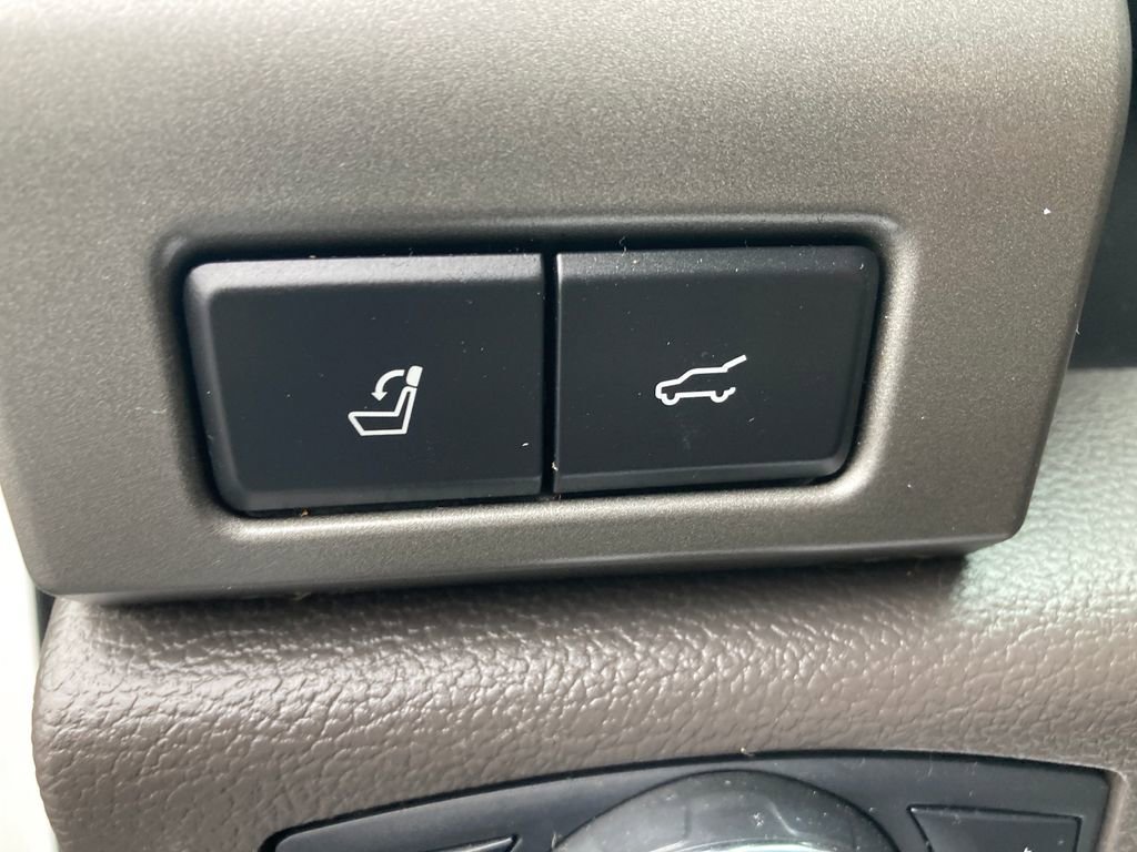 Used 2019 Ford Expedition XLT w/ Equipment Group 202A AWD/4WD image 37