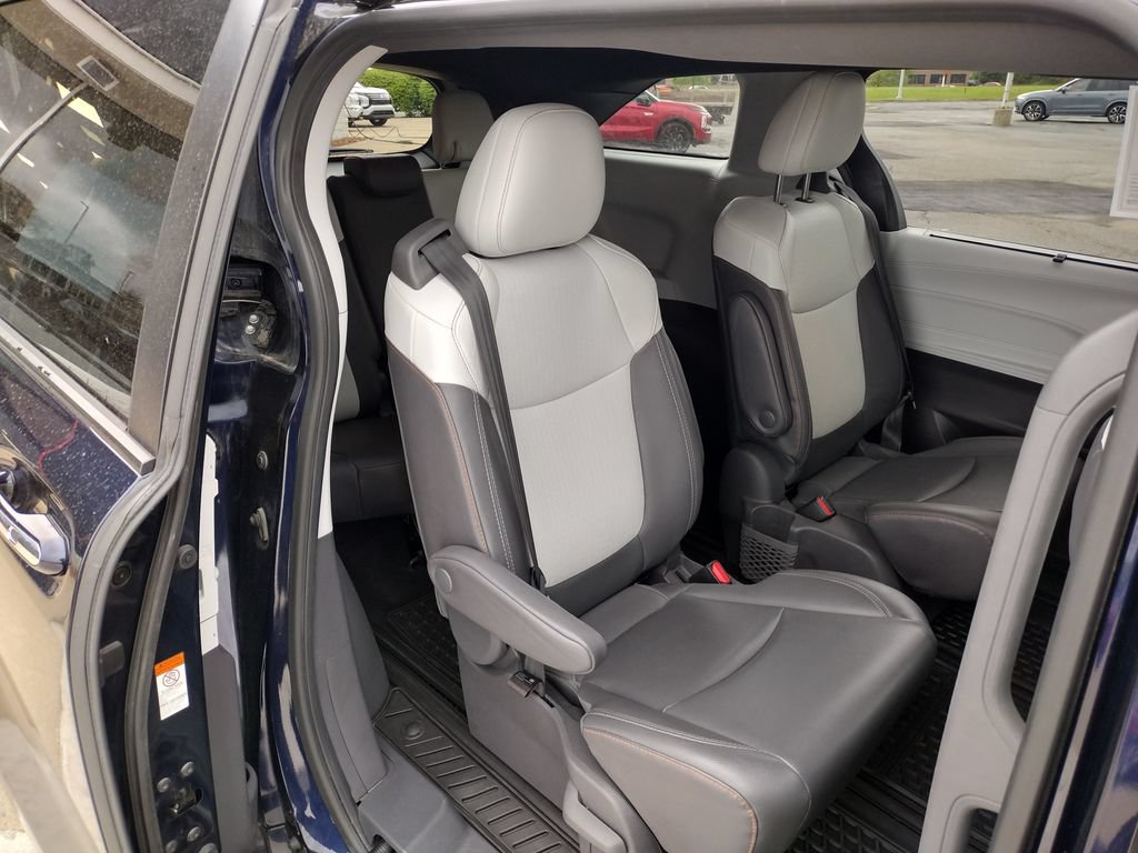 Used 2021 Toyota Sienna XSE AWD/4WD image 12