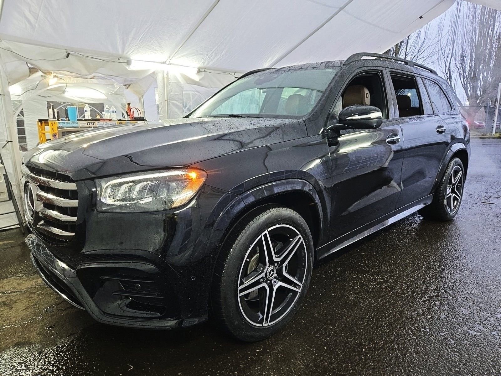 Used 2024 Mercedes-Benz GLS 450 4MATIC image 3