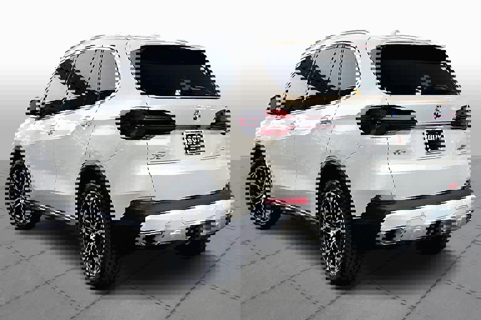 Used 2024 BMW X5 sDrive40i w/ Parking Assistance Package image 13