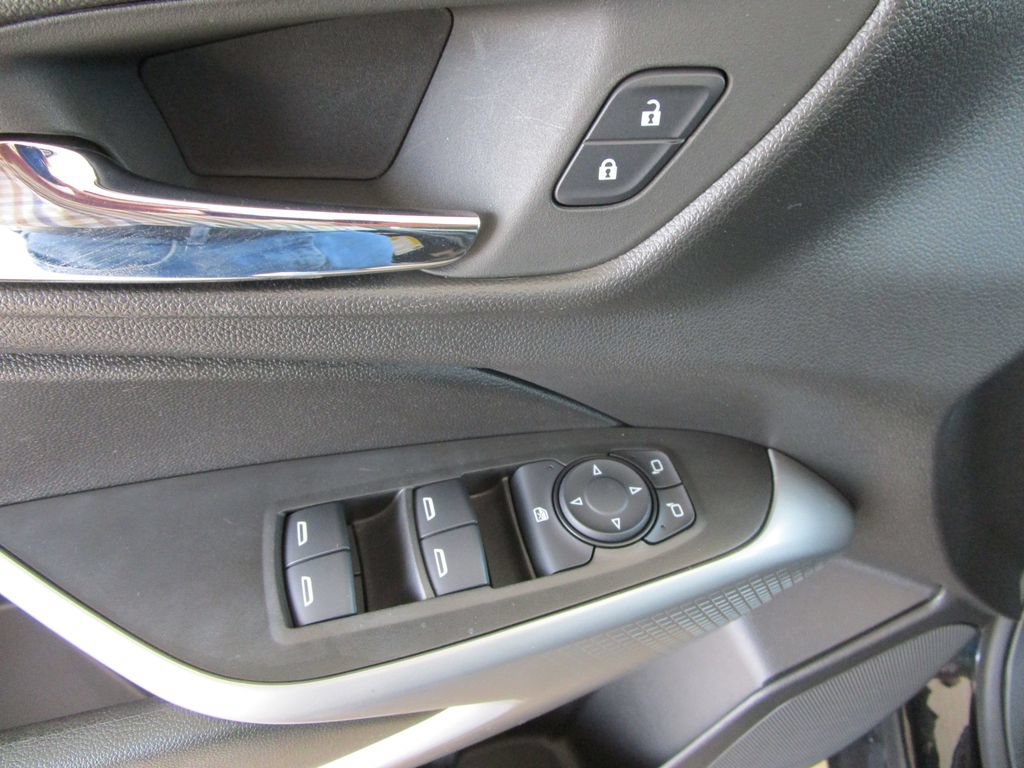 Used 2024 Chevrolet Trax RS FWD image 22