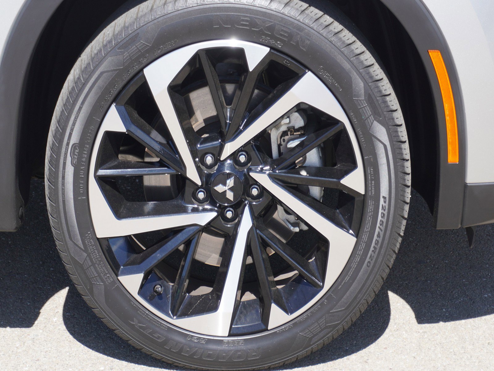 Used 2023 Mitsubishi Outlander SE image 5