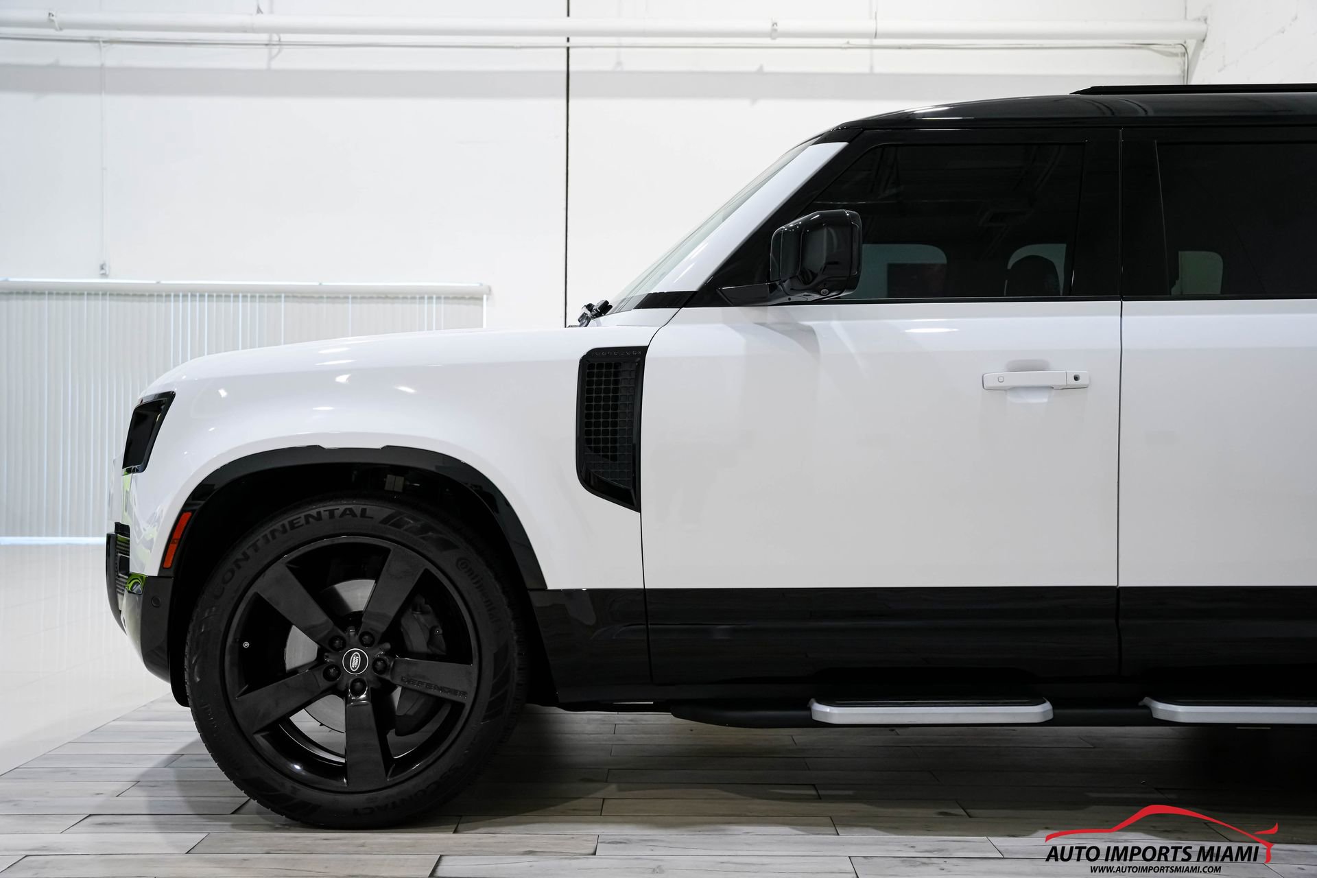 Used 2023 Land Rover Defender 130 X-Dynamic SE image 14