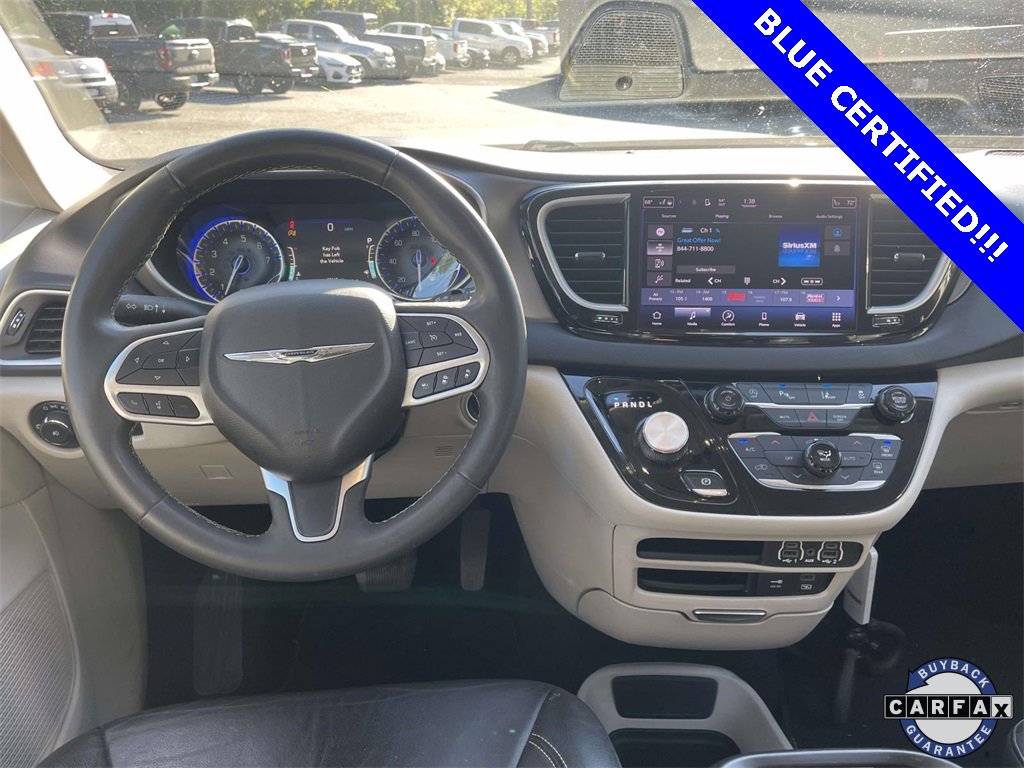 Used 2022 Chrysler Pacifica Touring-L video 2