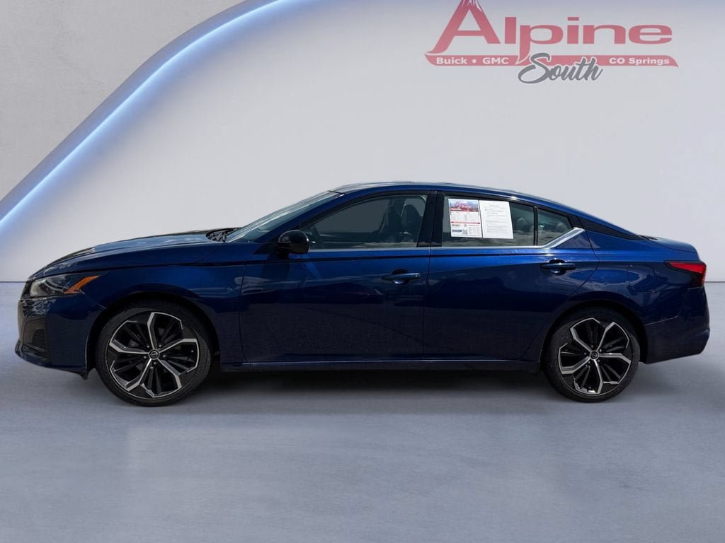 Used 2024 Nissan Altima 2.5 SR FWD image 2