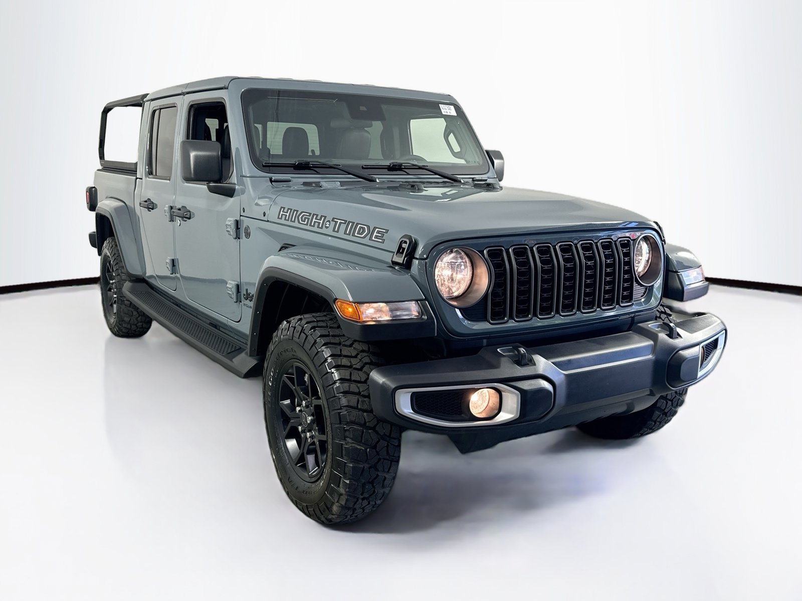 Used 2025 Jeep Gladiator Sport AWD/4WD image 3