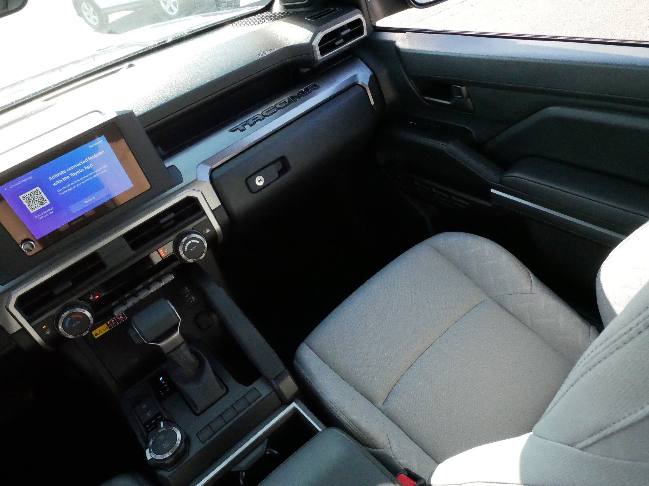 Certified 2026 Toyota Tacoma SR5 AWD/4WD image 11