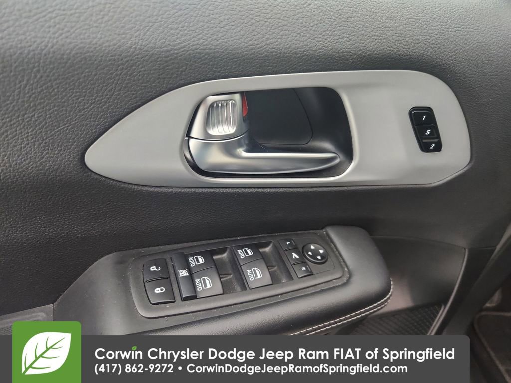 Used 2025 Chrysler Pacifica Limited FWD image 21