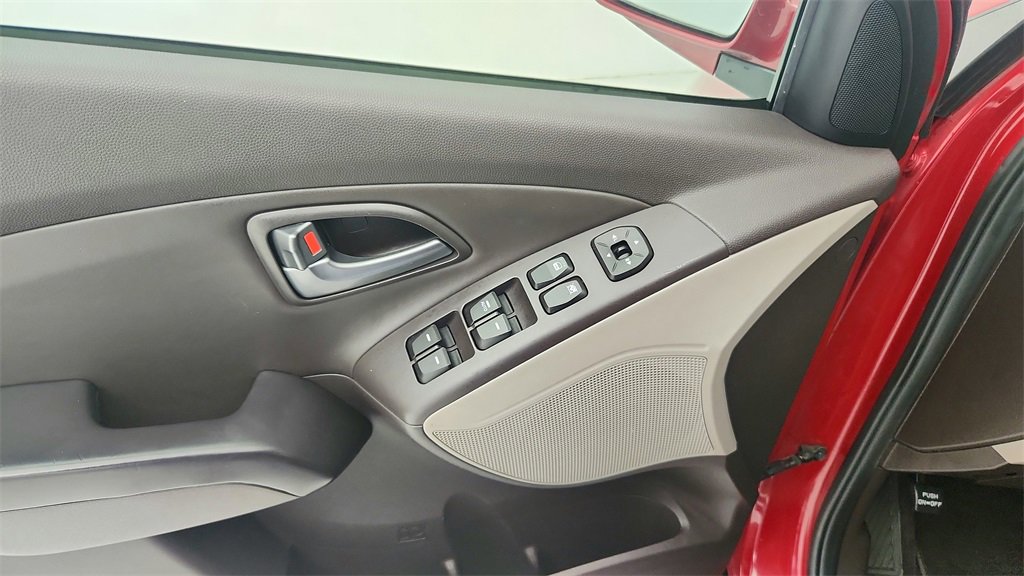 Used 2015 Hyundai Tucson SE image 23