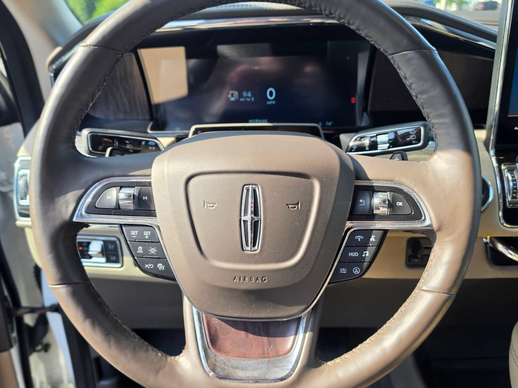 Used 2022 Lincoln Navigator Reserve AWD/4WD image 19