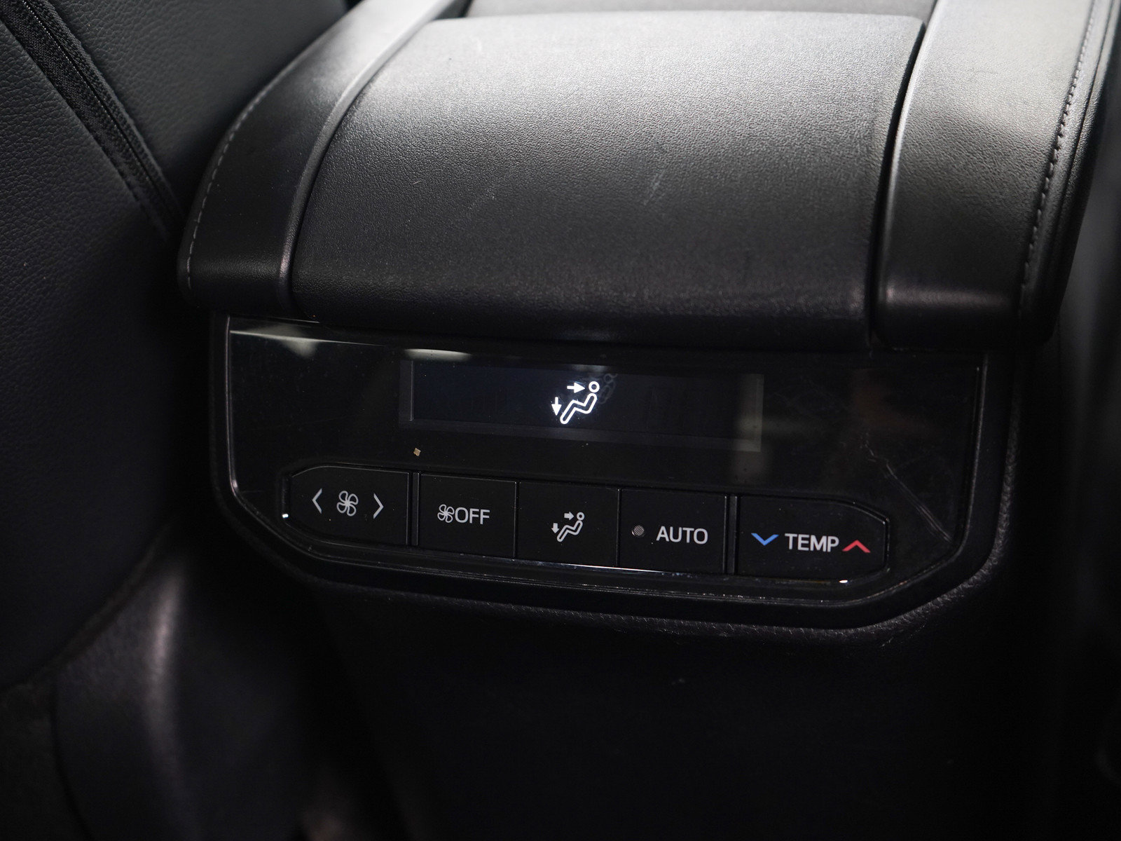 Used 2025 Toyota Highlander XSE AWD/4WD image 17