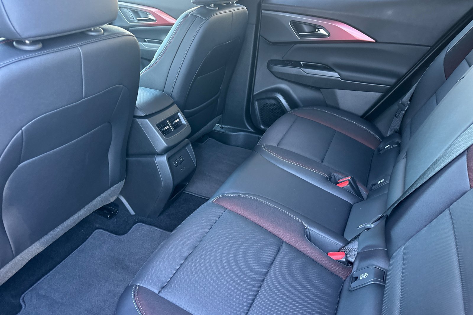 New 2026 Chevrolet Equinox EV RS w/ Convenience Package II FWD image 13