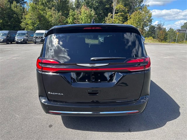 New 2026 Chrysler Pacifica Select image 4
