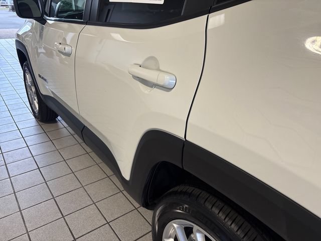 Used 2023 Jeep Renegade Latitude AWD/4WD image 17