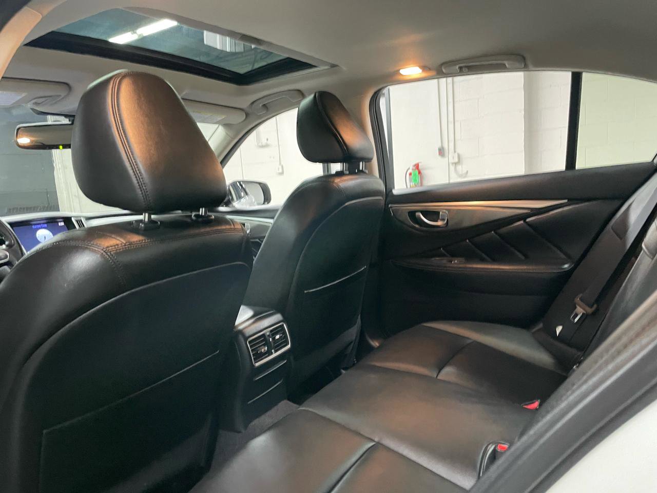 Used 2017 INFINITI Q50 2.0t w/ Moonroof Package image 16