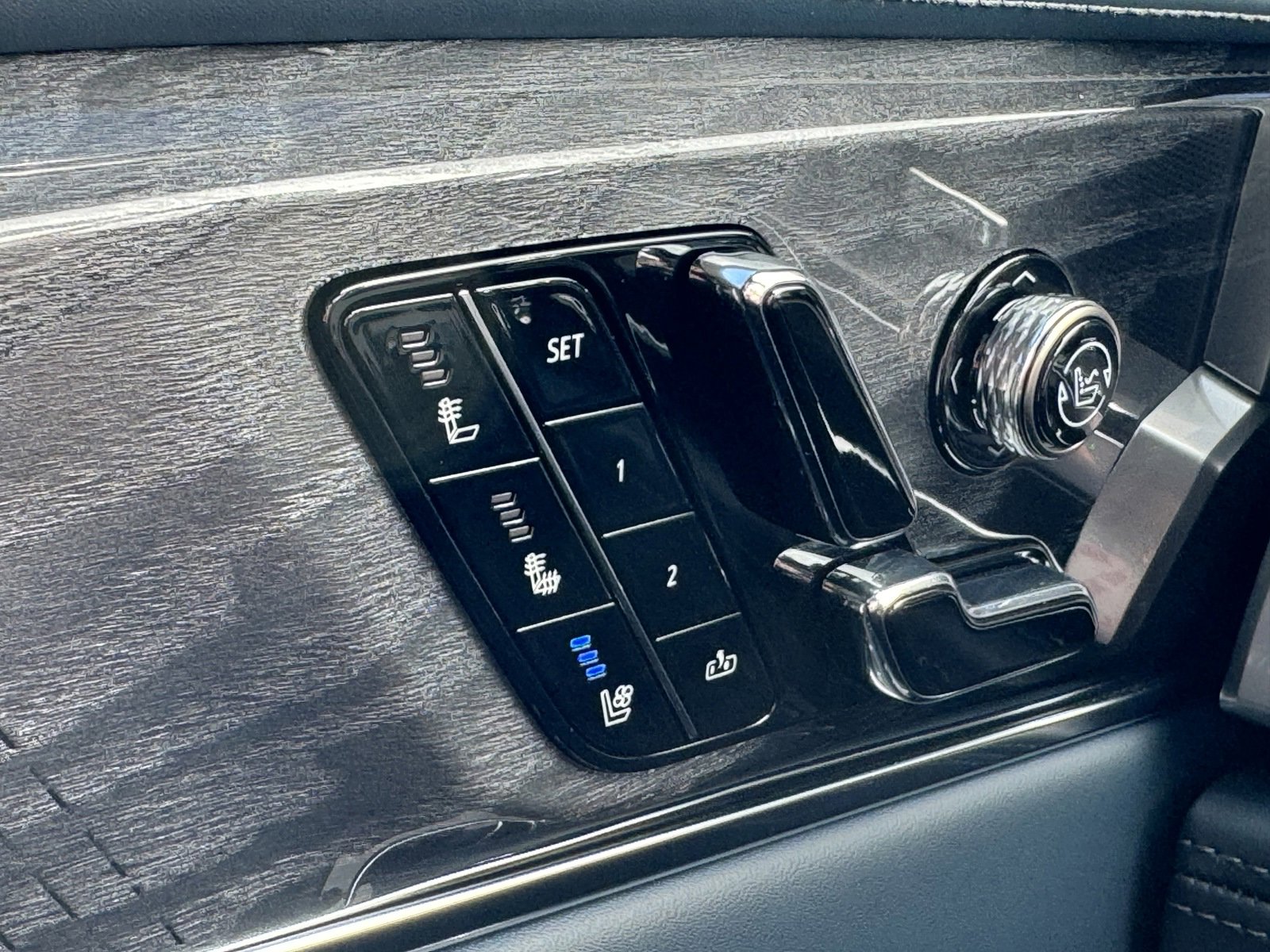 New 2025 Cadillac Escalade IQ Luxury 2 image 31