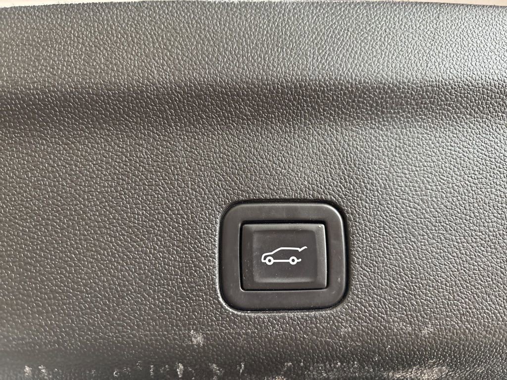 Used 2023 Chevrolet Tahoe Z71 w/ Luxury Package image 10