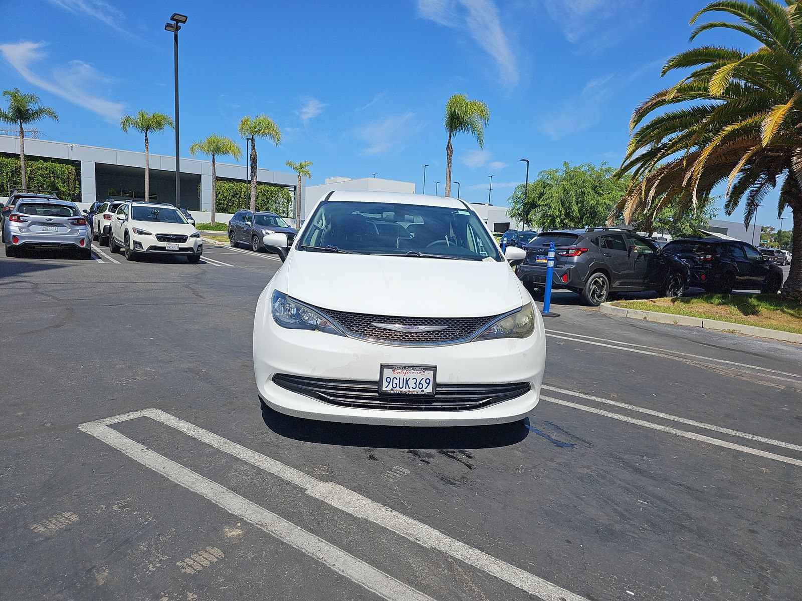 Used 2019 Chrysler Pacifica LX w/ Tire & Wheel Group FWD image 12