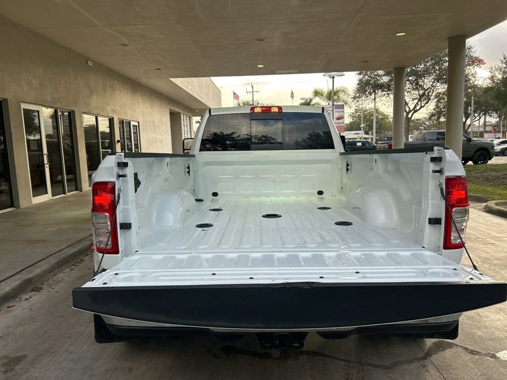 Used 2024 RAM 3500 Tradesman w/ Chrome Appearance Group image 34