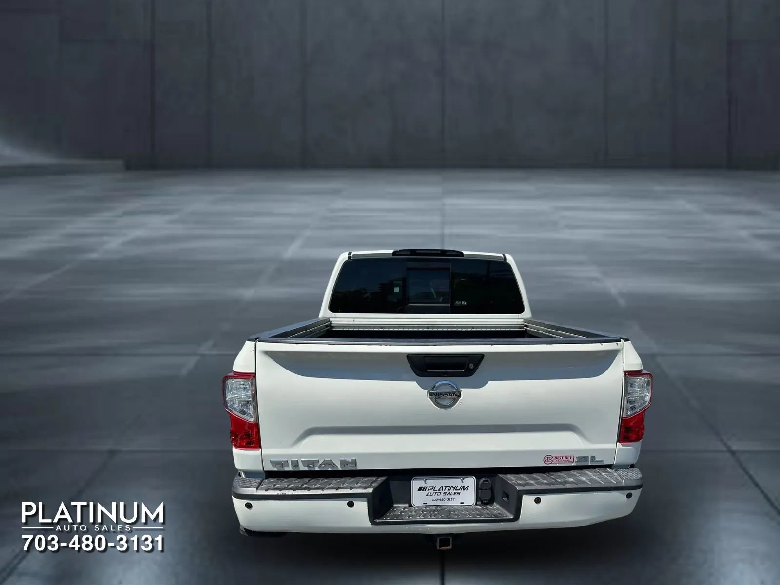 Used 2017 Nissan Titan SL RWD image 7