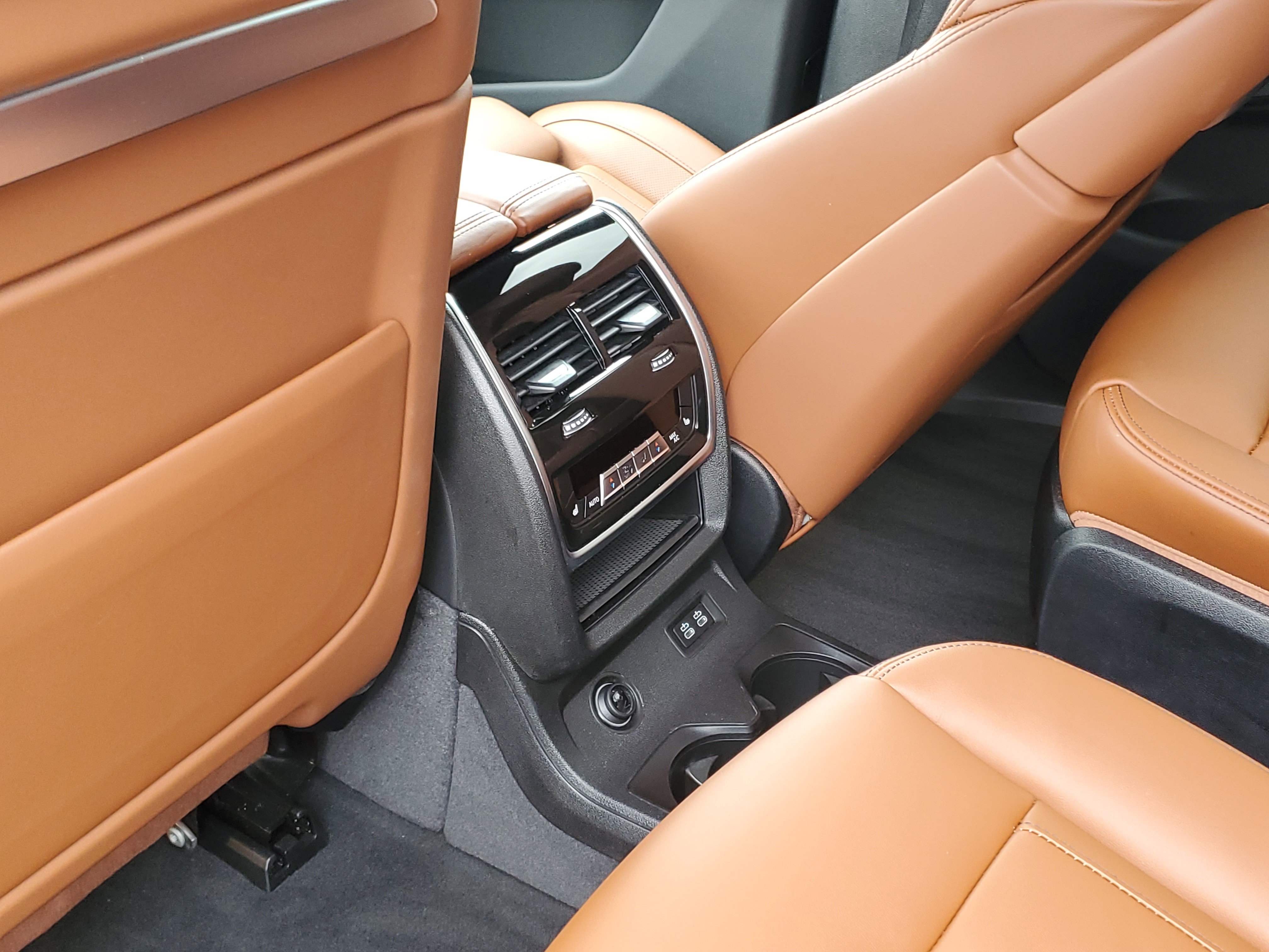 Certified 2025 BMW X7 xDrive40i w/ M Sport Package image 25