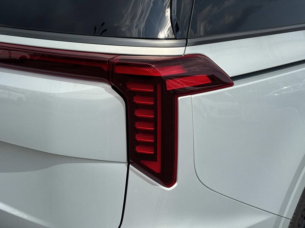 New 2025 Kia Carnival SX Prestige FWD image 8