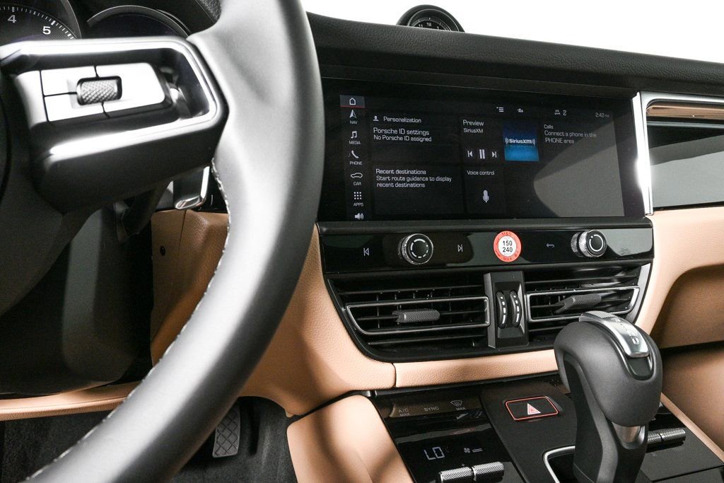 Certified 2026 Porsche Macan image 13