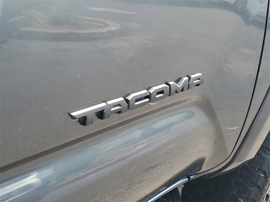 Used 2022 Toyota Tacoma SR5 w/ Technology Package image 8