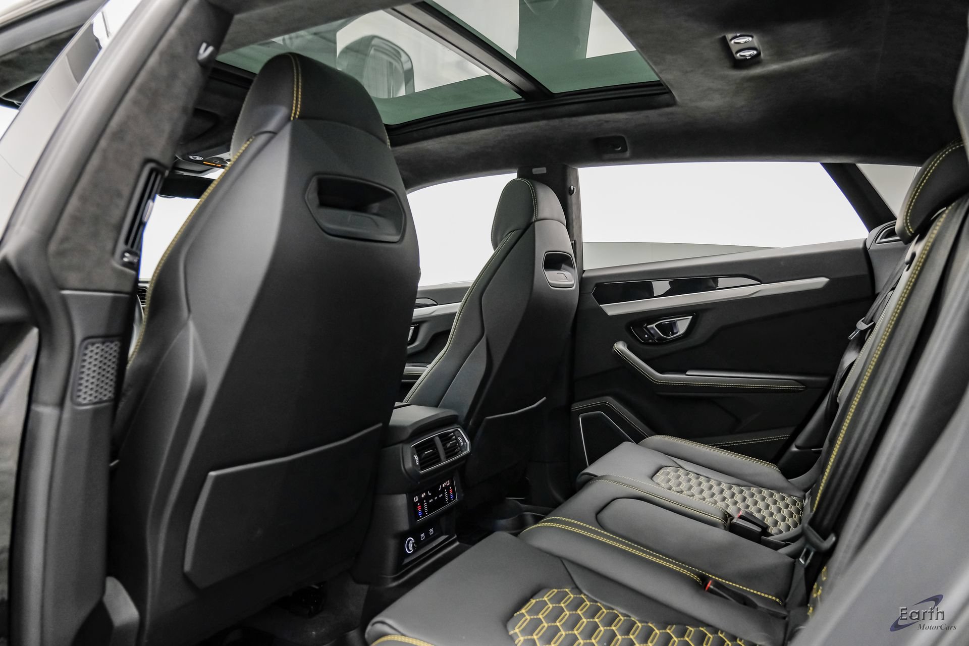 Used 2022 Lamborghini Urus AWD/4WD image 84