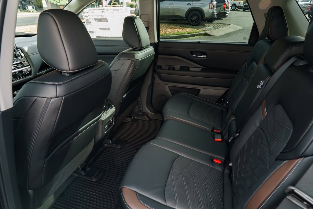 New 2025 Nissan Pathfinder Platinum image 26