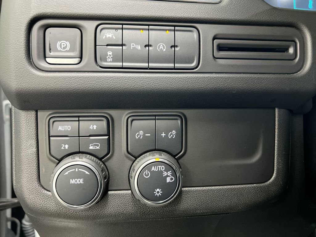 Used 2024 Chevrolet Suburban LT image 19