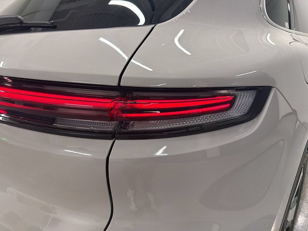 Certified 2025 Porsche Cayenne E-Hybrid AWD/4WD image 32