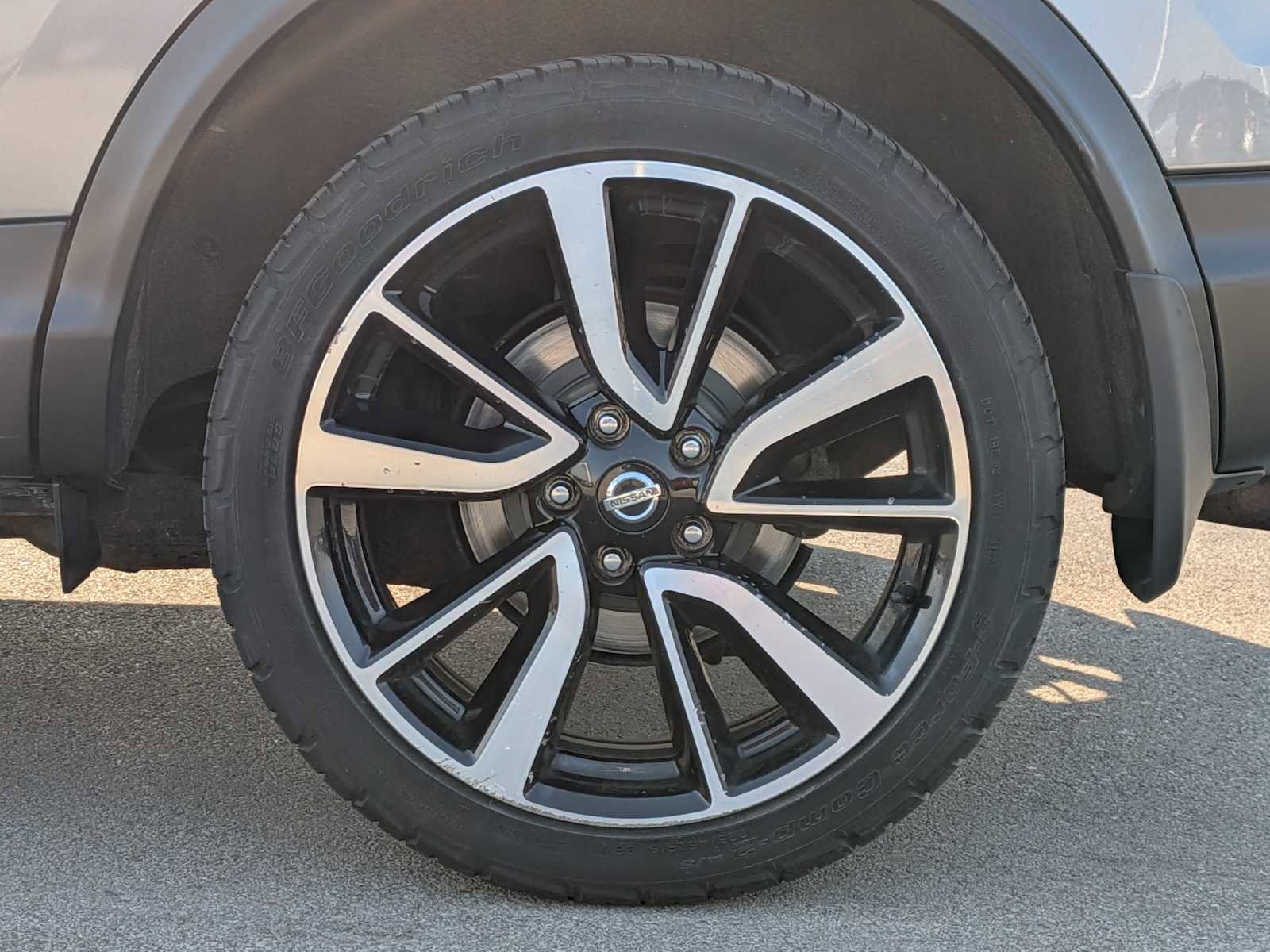 Used 2017 Nissan Rogue Sport SL w/ SL Premium Package image 13