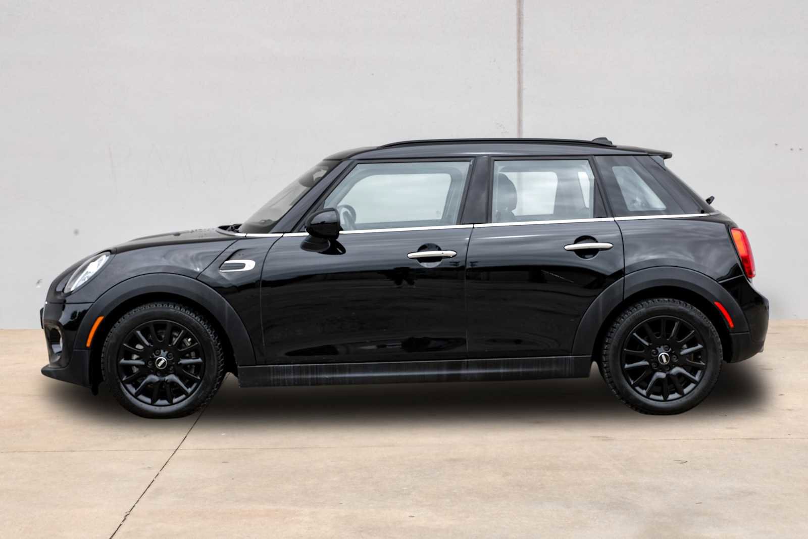 Used 2019 MINI Cooper 4-Door Hardtop image 14