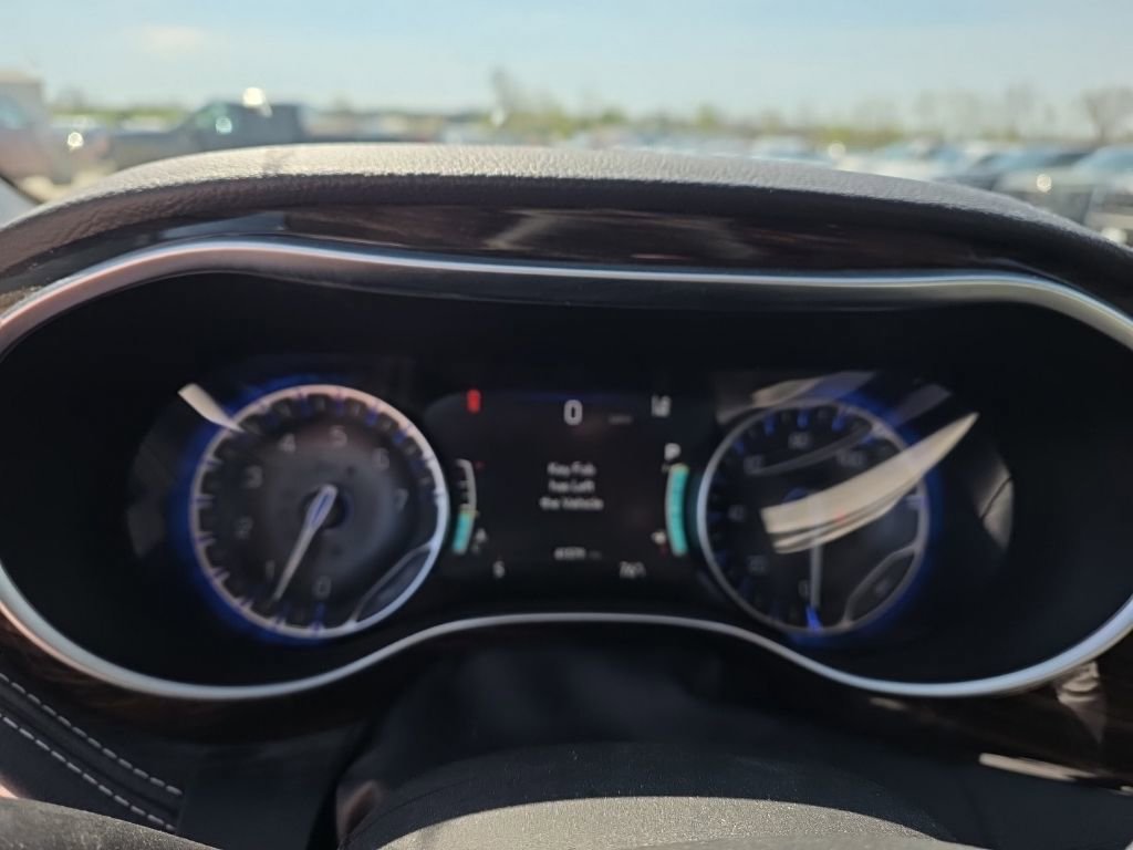 Used 2023 Chrysler Pacifica Limited w/ Uconnect Theater Family Group AWD/4WD image 13