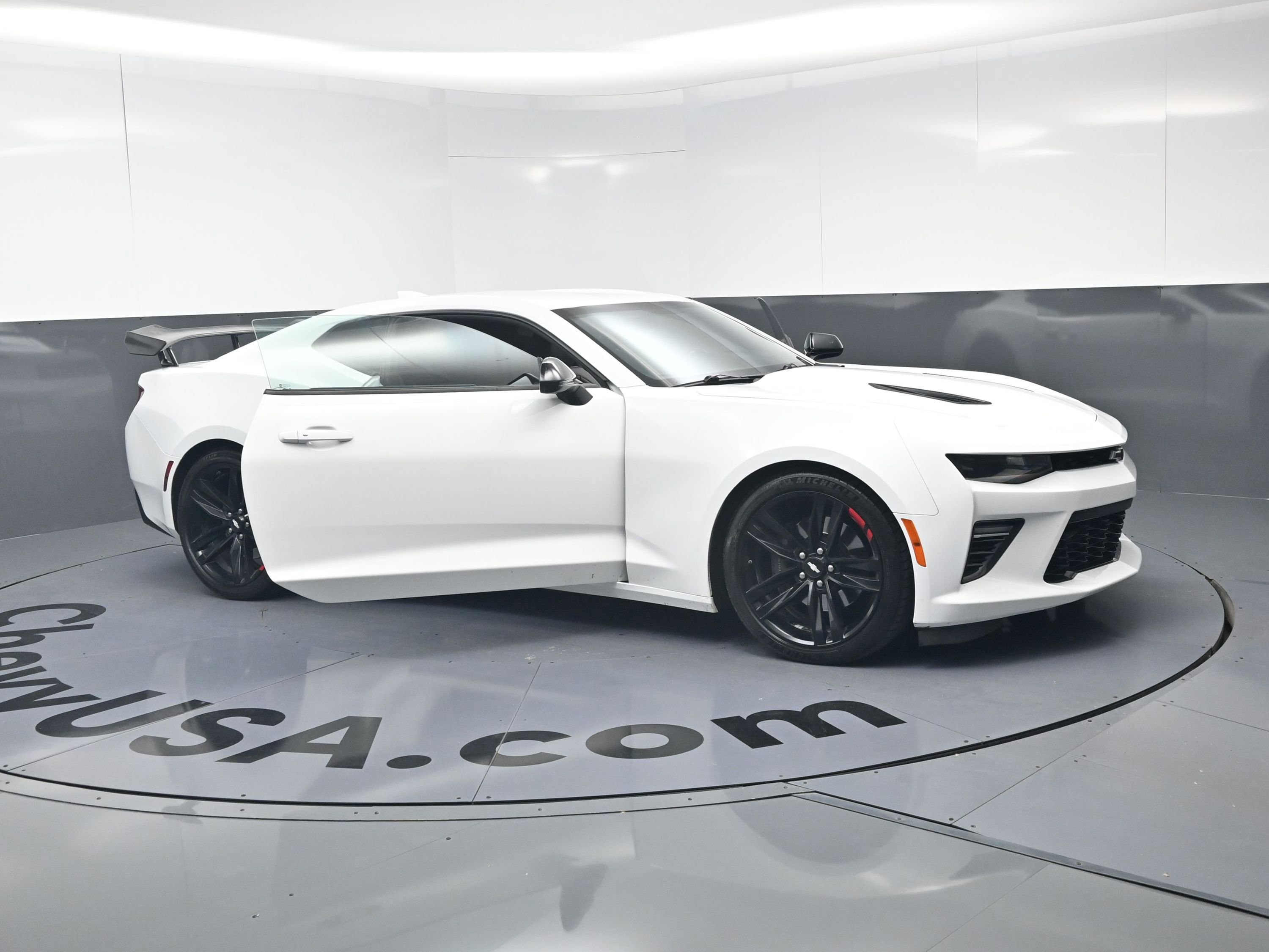Used 2018 Chevrolet Camaro SS w/ Redline Edition RWD image 24