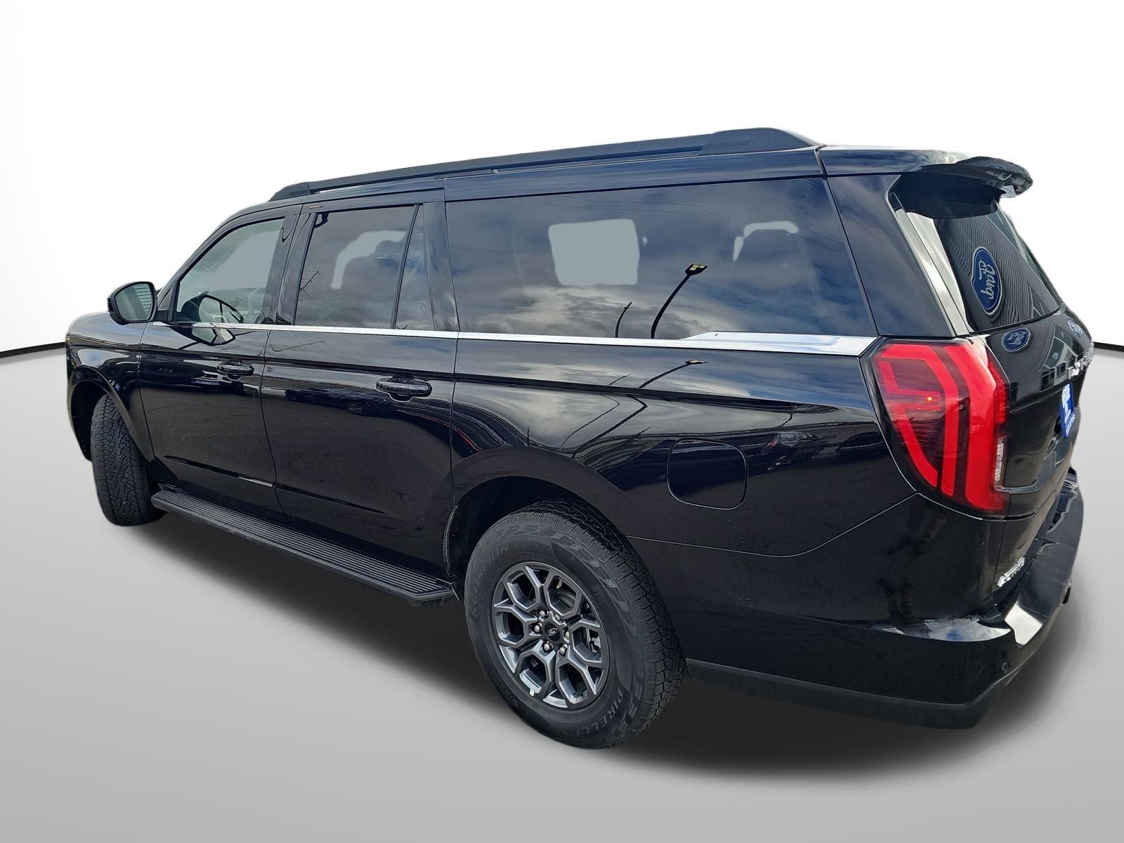 Used 2025 Ford Expedition Max Active image 5